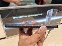 Honor Magic V2 RSR Porsche Design