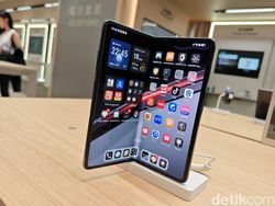 Mengenggam Ponsel Lipat Mewah Honor yang Gak Masuk Pasar Indonesia