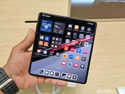 Mengenggam Ponsel Lipat Mewah Honor yang Gak Masuk Pasar Indonesia