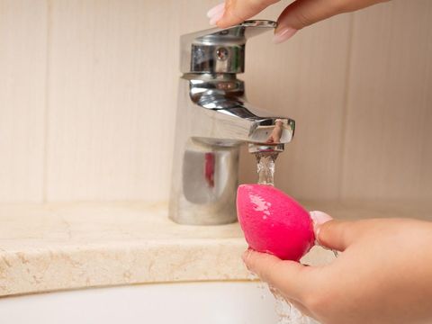 Ilustrasi sponge makeup