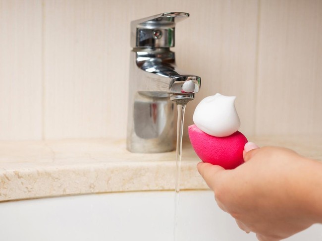 Ilustrasi sponge makeup