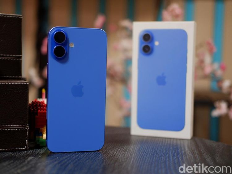 Unboxing iPhone 16 Plus Ultramarine, Warna Menggoda Harga Masih Ramah