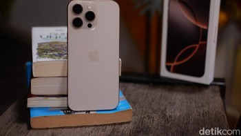 iPhone 16 Pro Max ditenagai oleh chip A18 Pro, sebuah dapur pacu berfabrikasi 3nm yang menghadirkan performa luar biasa untuk kebutuhan komputasi, grafis, dan kecerdasan buatan. Foto: Adi Fida Rahman/detikINET