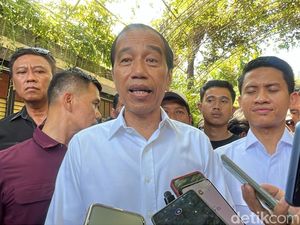 Jokowi Tunjukkan Ijazah SD-UGM Miliknya ke Awak Media, Minta Tak Difoto