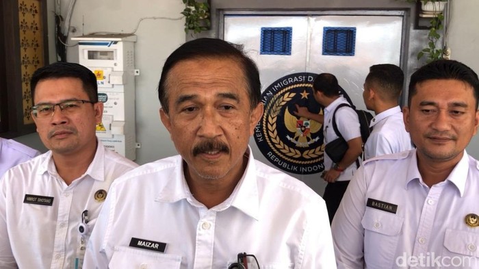 Kakanwil Ditjenpas Riau, Maizar saat mengunjungi Rutan Sialang Bungkuk. (Raja Adil Siregar/detikSumut)