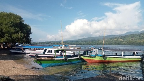 Kapal yang mengangku peziarah Semana Santa di Flores Timur, NTT.