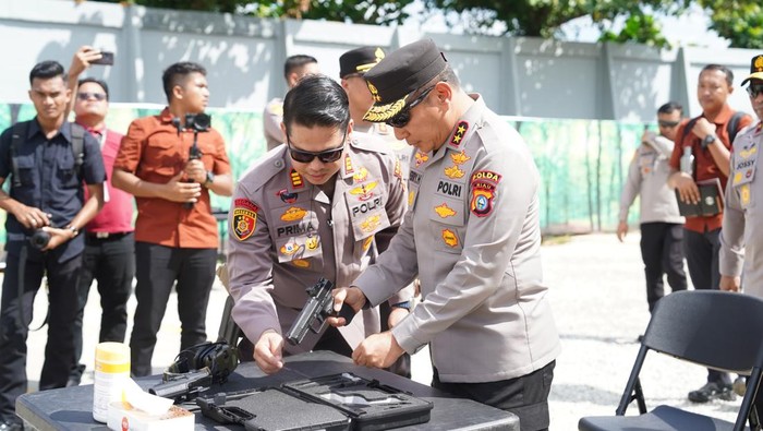 Kapolda Riau Irjen Herry Heryawan meresmikan lapangan tembak di Polres Bengkalis.