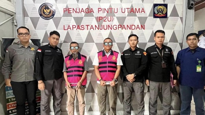 Ketua dan Bendahara KONI Belitung, tersangka dugaan korupsi.