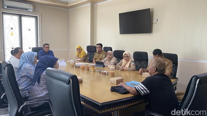 Komisi II DPRD Parepare menerima kedatangan keluarga tahanan kasus narkoba yang tewas di Polres Parepare.