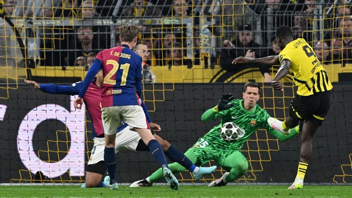 15 April 2025, North Rhine-Westphalia, Dortmund: Soccer: Champions League, Borussia Dortmund - FC Barcelona, knockout round, quarter-finals, second leg at Signal Iduna Park, Dortmunds Serhou Guirassy (r) scores the goal to make it 3:1. Photo: Federico Gambarini/dpa (Photo by Federico Gambarini/picture alliance via Getty Images)