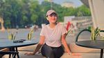 Gaya Keren Nathalie Holscher saat Jajan Es Kopi