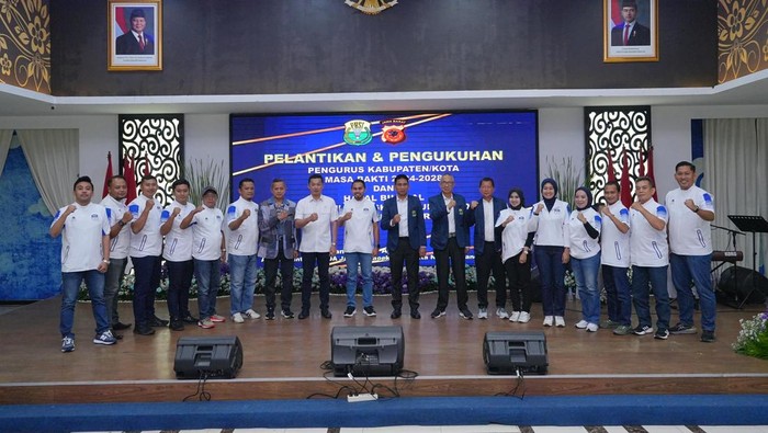 Indra Jayaatmaja kembali menjabat sebagai Ketua Umum PBSI Kabupaten Sumedang periode 2024-2028. Pelantikan dilakukan di Mapolda Jabar, Selasa (15/4/2025).