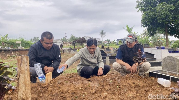 Pemakaman sopir taksi online Sukabumi korban dugaan pembegalan di Bogor
