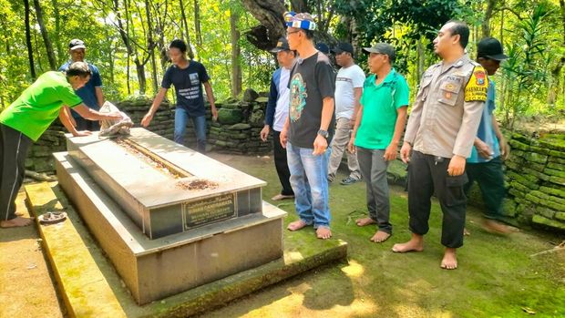 Pembongkaran makam di Jombang
