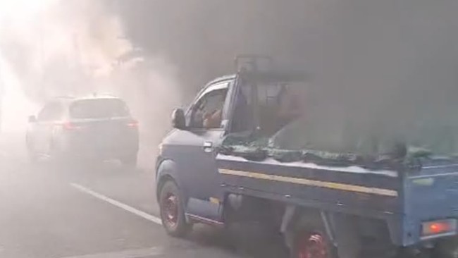 4 Fakta Sampah di Kolong Tol Dekat JIS Dilalap Api hingga Ganggu Lalin