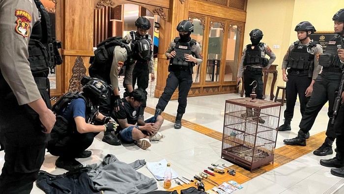 Pencuri burung, BB (37), saat diamankan di Mapolresta Solo, Rabu (16/4/2025).