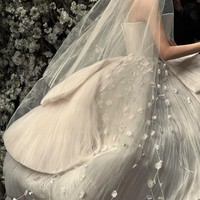 Begini detail cantik dari gaun pengantin Hyomin.Foto: Instagram @hyominnn