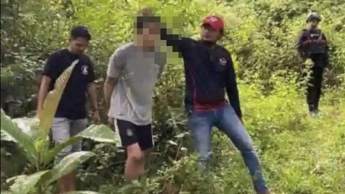 Polisi amankan terduga pelaku pembunuhan Kanit Provos Polsek Ambuau Indah.