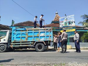 Puluhan Truk ODOL Terjaring Razia di Ponorogo, Sopir Tinggalkan Kendaraan