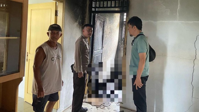 Polisi saat mendatangi TKP korban kebakaran di Bangka Tengah.