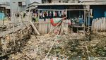 Potret Kehidupan Warga yang Berdampingan dengan Tumpukan Sampah