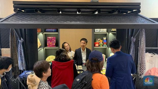 Produk UMKM di Paviliun Indonesia World Expo 2025 Osaka. (CNBC Indonesia/Maikel Jefriando)