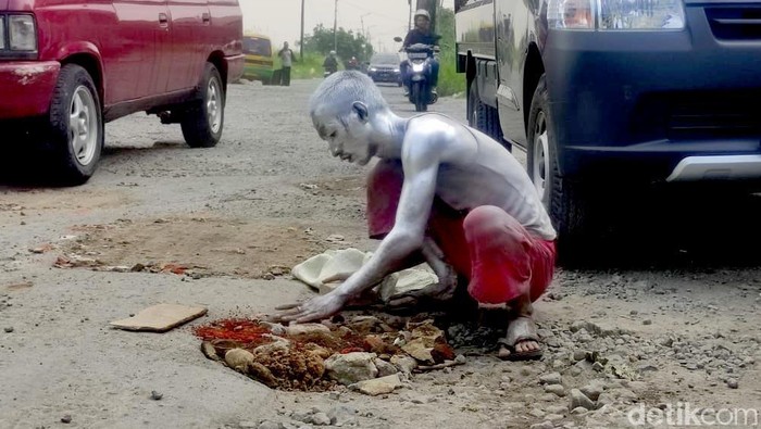 Protes Jalan Rusak di Sidoarjo Protes Jalan Rusak di Sidoarjo