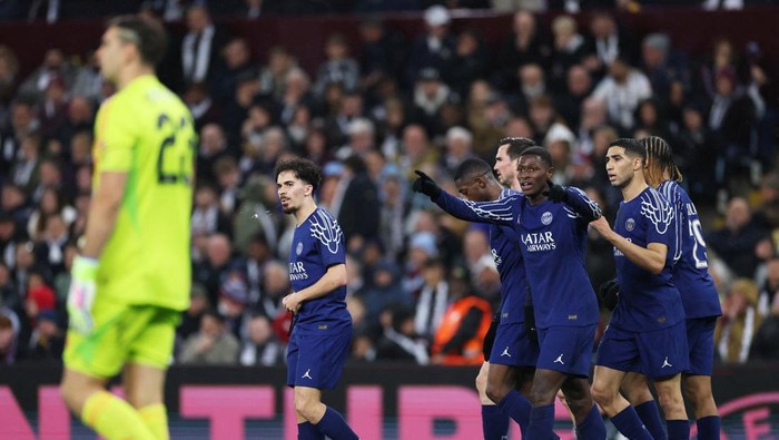 Soccer Football - Champions League - Quarter Final - Second Leg - Aston Villa v Paris St Germain - Villa Park, Birmingham, Britain - April 15, 2025 Paris St Germains Nuno Mendes celebrates scoring their second goal with teammates REUTERS/Hannah Mckay