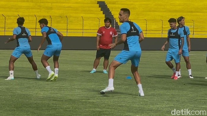 PSIS Semarang saat latihan di Stadion Agus Salim Padang jelang pertandingan (Jeka Kampai/detikSumut)