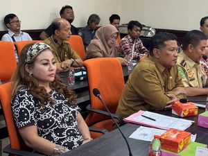 Gaji Karyawan Dipotong gegara Salat Jumat Jadi Sorotan DPRD Surabaya