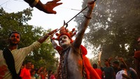 Festival Lal Kach terkenal di masyarakat setempat selama lebih dari seratus tahun.  