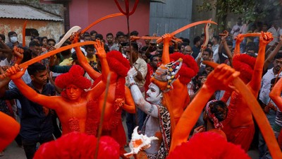 Ritual Unik Umat Hindu di Bangladesh Rayakan Festival Lal Kach