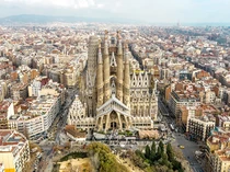 Pariwisata Spanyol Lesu: Wisatawan Berkurang, Belanja Menyusut