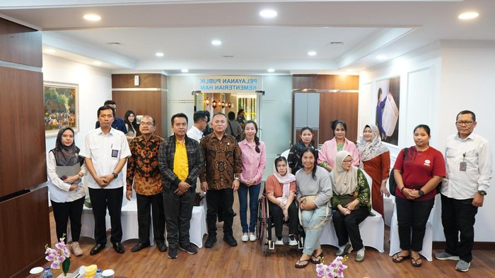 Sejumlah mantan pemain sirkus Oriental Circus Indonesia (OCI) Taman Safari Indonesia (TSI) mengadu ke Kementerian Hak Asasi Manusia (KemenHAM) terkait dugaan eksploitasi yang dialami saat bekerja di sana, Selasa (15/4).