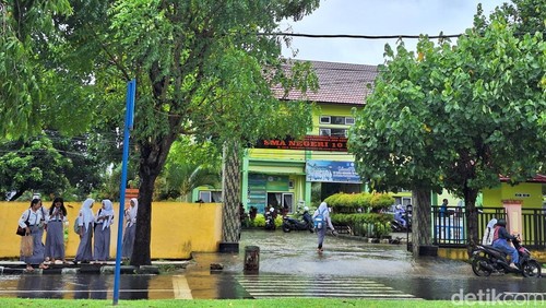 Sejumlah pelajar di SMA Kota Mataram, beberapa waktu lalu. (Nathea Citra/detikBali)