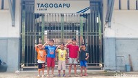 Salah satu stasiun penunjang di sepanjang rute tersebut yakni Stasiun Tagogapu, Kecamatan Padalarang. Saat ini, area stasiun kelas III itu menjadi taman bermain buat anak-anak yang tinggal di sekitaran stasiun
