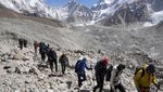 Suasana Pendakian di Everest Base Camp