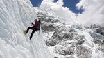 Suasana Pendakian di Everest Base Camp