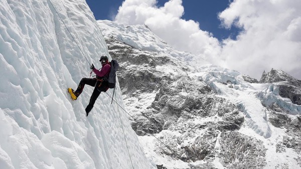 Suasana Pendakian di Everest Base Camp