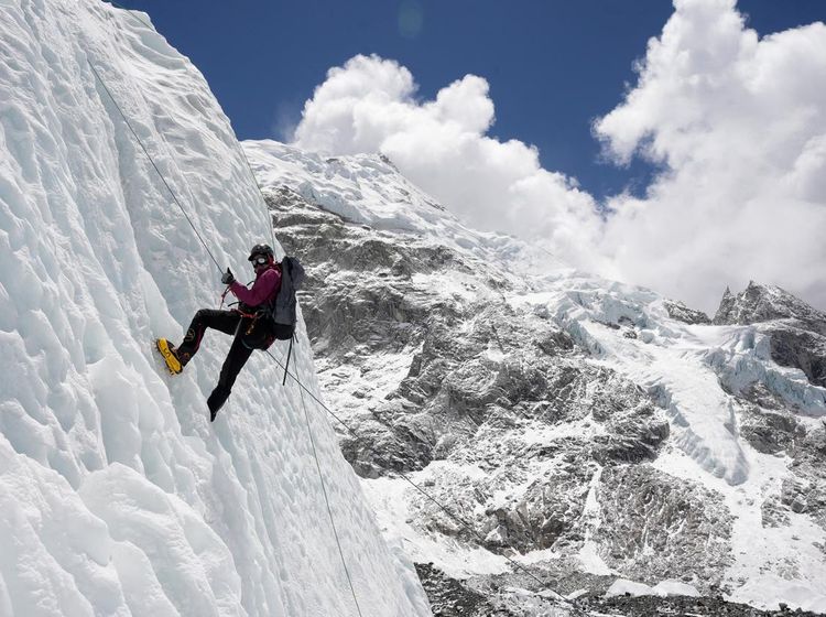 Suasana Pendakian di Everest Base Camp