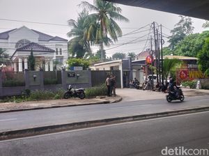 Suasana Terkini Rumah Duka Hotma Sitompoel yang Hari Ini Berpulang