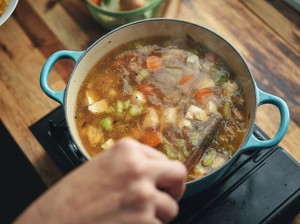 Tanpa Diet Ketat, Makan Sup Sebelum Makan Bikin Perut Lebih Ramping!