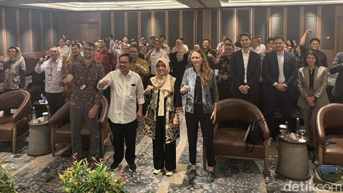 Surabaya menjadi pionir dekarbonisasi bangunan melalui keterlibatan dalam Proyek Energi Hijau SETI.