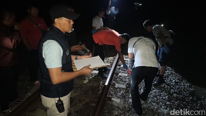 Tewas tertabrak kereta
