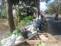 Sampah Lebaran 2025 Masih Menumpuk di Pinggir Jalan Tasikmalaya