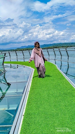 Jembatan Kaca di Waduk Gajah Mungkur, Bikin Jantung Berdebar