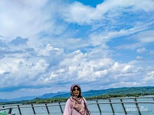 Jembatan Kaca di Waduk Gajah Mungkur, Bikin Jantung Berdebar