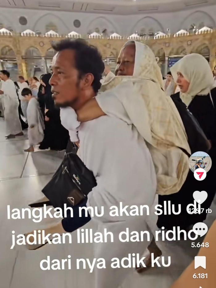 Viral pria Pasuruan gendong ibu saat tawaf