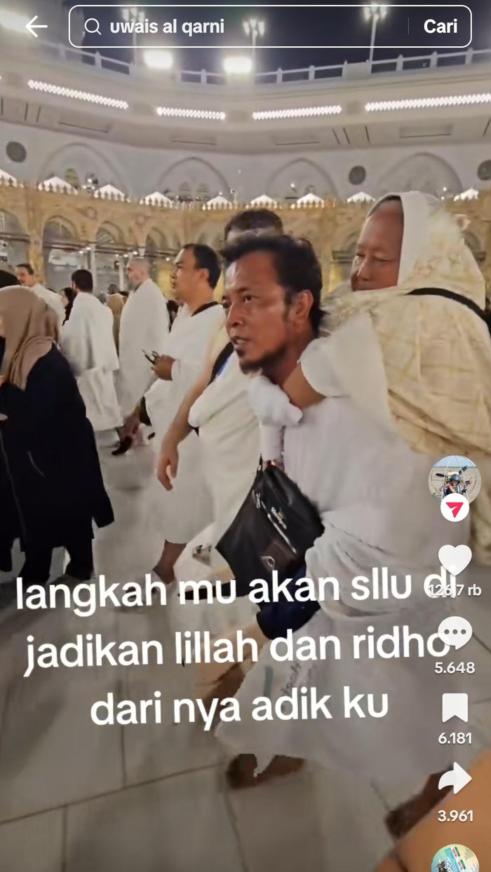 Viral pria Pasuruan gendong ibu saat tawaf