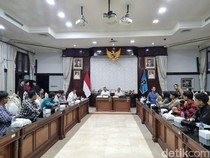 Walkot Eri Akan Temani 31 Eks Karyawan Ijazahnya Ditahan Lapor ke Polisi
